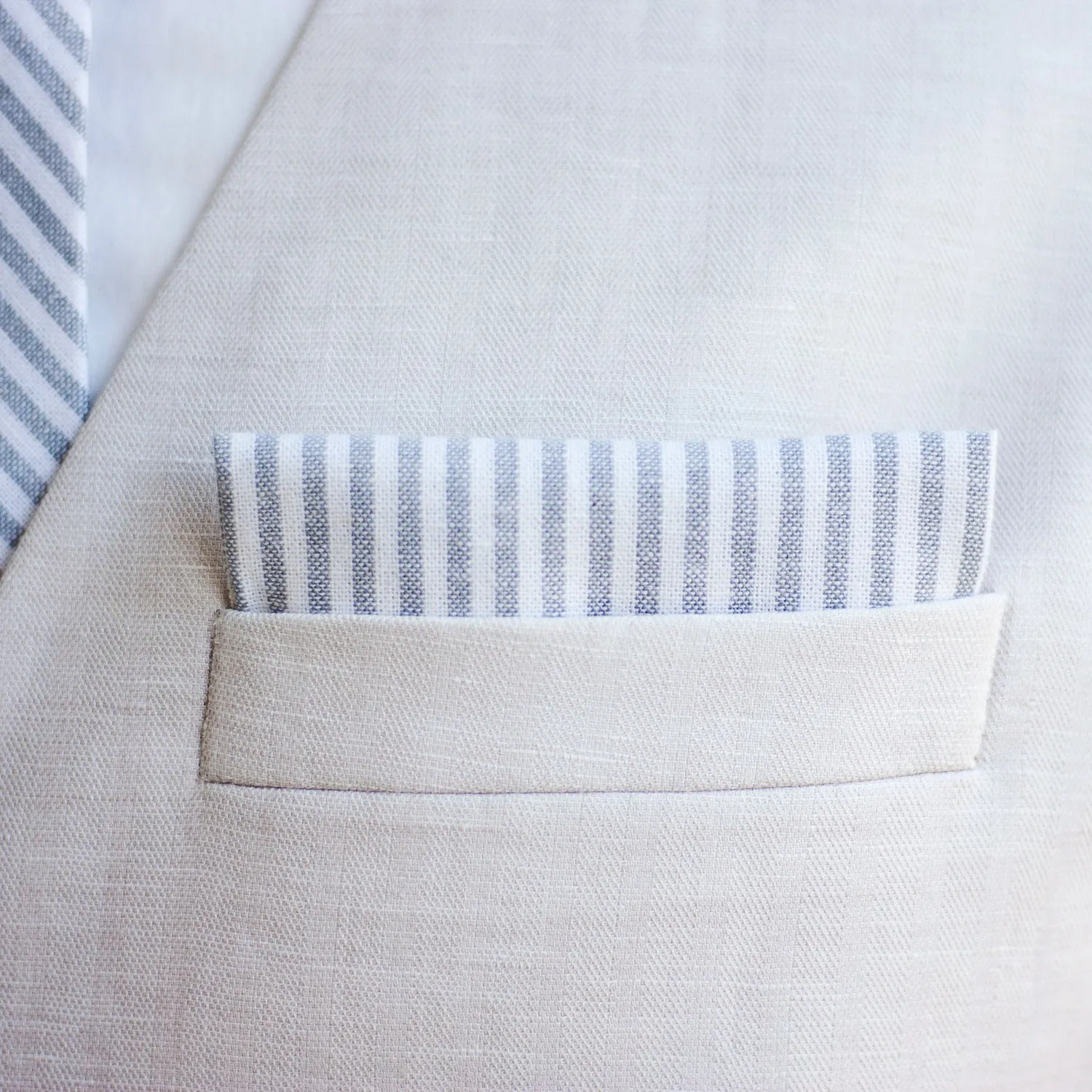 Boy's Bow Tie / Gray Linen Stripe